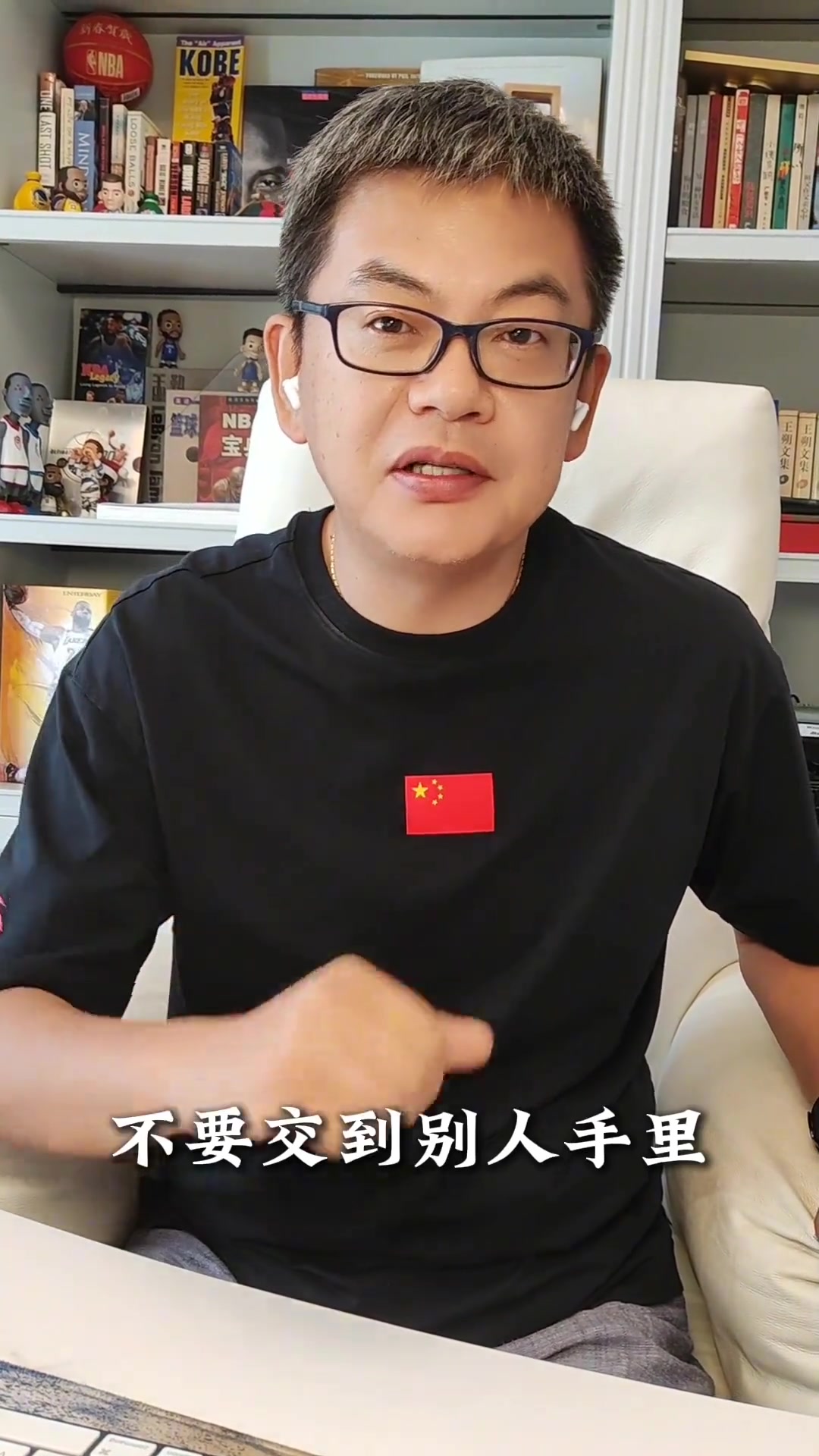 苏群评中国女篮出局:赶紧归化一个后卫 才能给锋线内线巨大支持